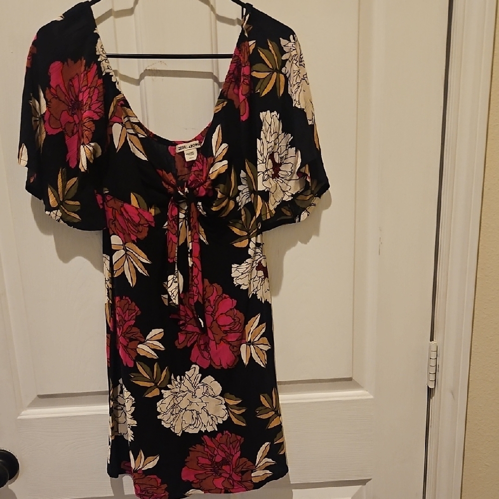 Billabong Foral Black Dress with flowers and Cream-colored Accents.